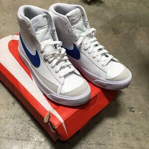 GRADE SCHOOL BLAZER MID '77